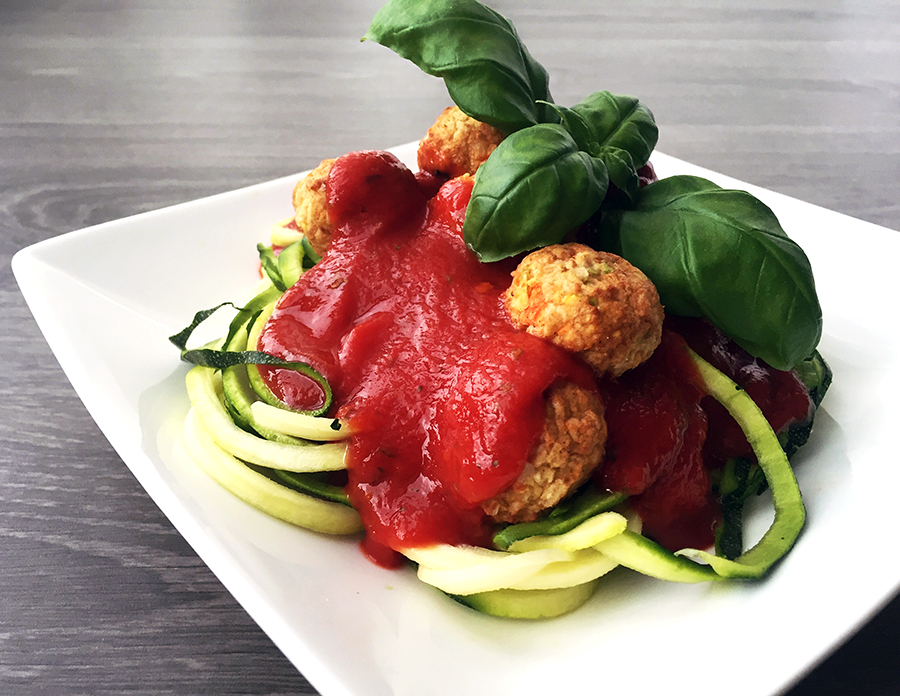 Zucchini mit Tomaten-, Basilikum - und Gemüsekugeln - kochen leicht gemacht