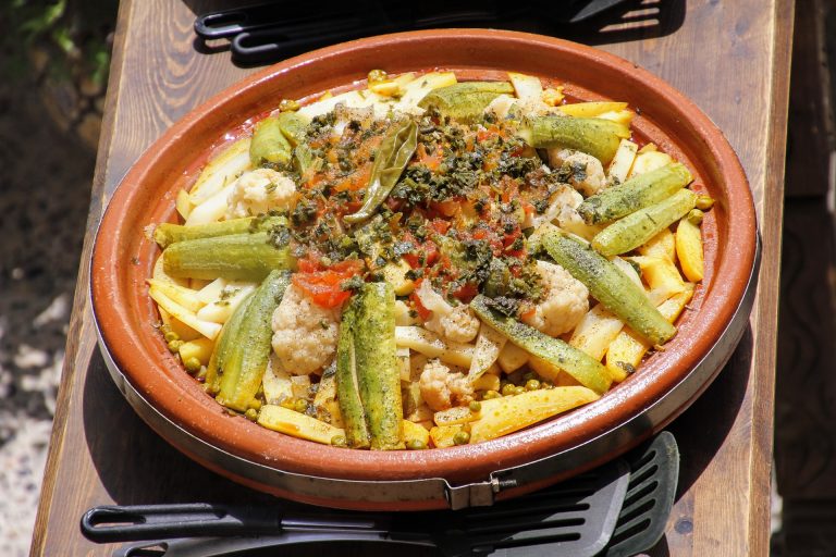 Gemüse Tagine mit Mandel und Kichererbsen Couscous - kochen leicht gemacht